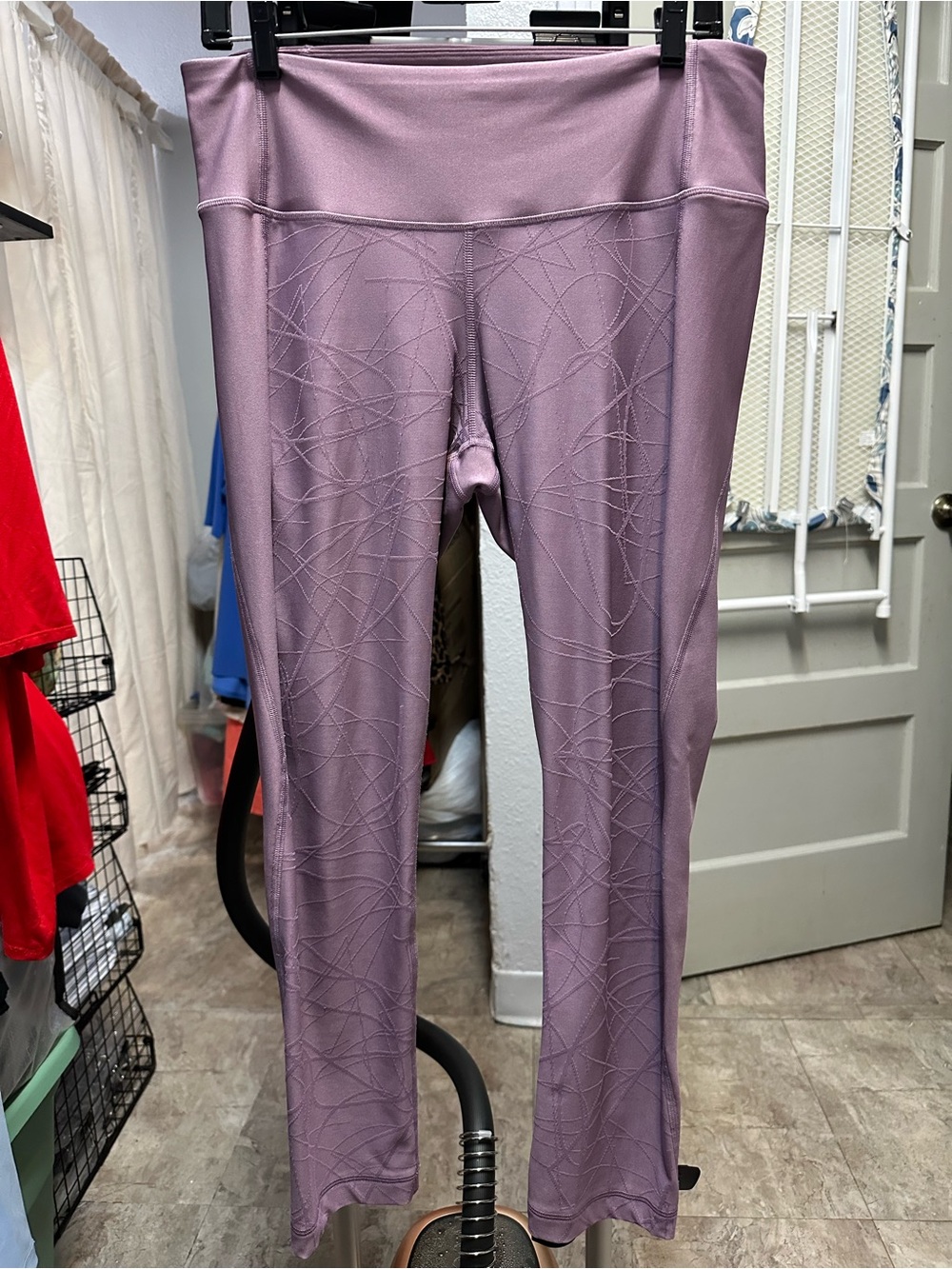 Under Armour Mauve Women's Leggings with Subtle Textured Stitching